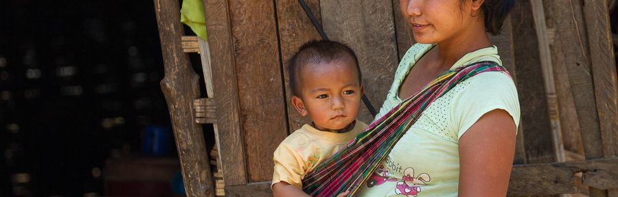 Mekong Cruise – Touristischer Besuch eines Khmu-Dorfes