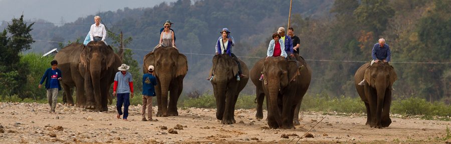 Laos: Auftakt zur Bergwanderung – mit dem Boot