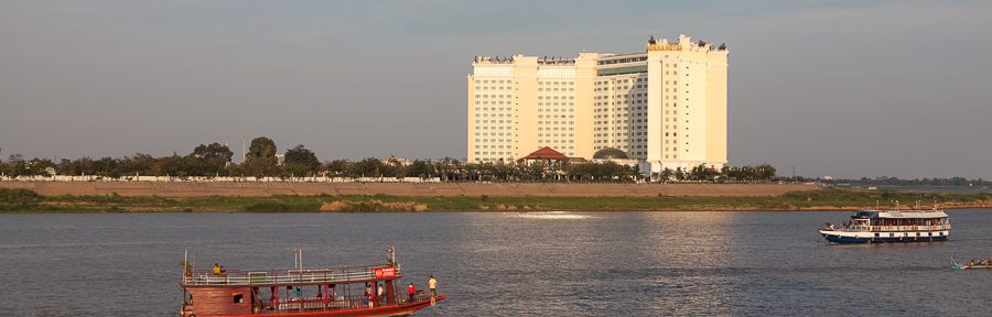 Ankunft in Phnom Penh – Skyline vom Mekong