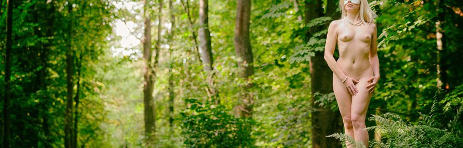 Outdoorshooting in Wald und Park mit Aphrodite