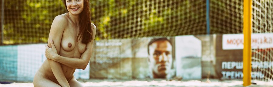 Aktshooting mit Evelina im Hidropark – auf dem Spielfeld