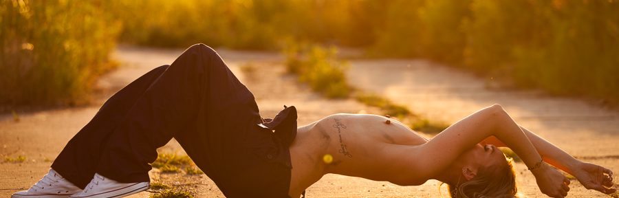 Sandy im Arbeiterlook macht Feierabend