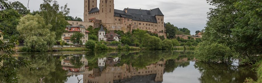 Das Rochlitzer Schloss direkt an der Mulde
