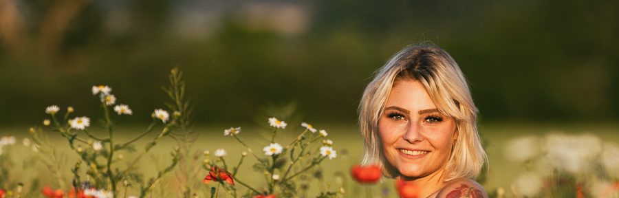 Fotoshooting mit Antonia im Feld