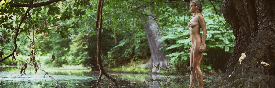 Fotoshooting mit Sunny im Park – auf und am Baum