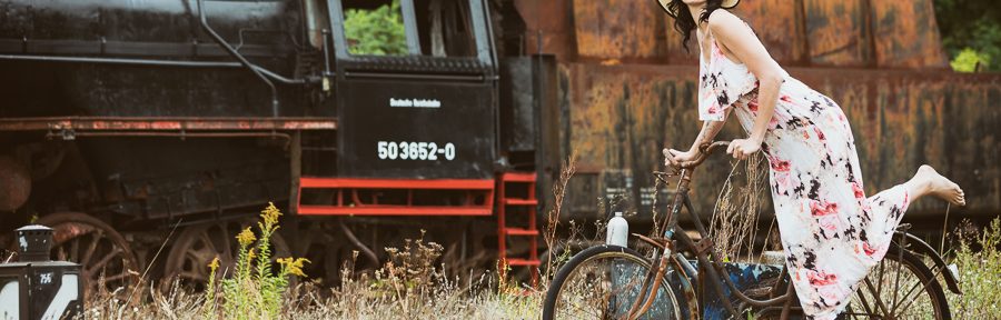 Leodora und das Fahrrad im Eisenbahnmuseum