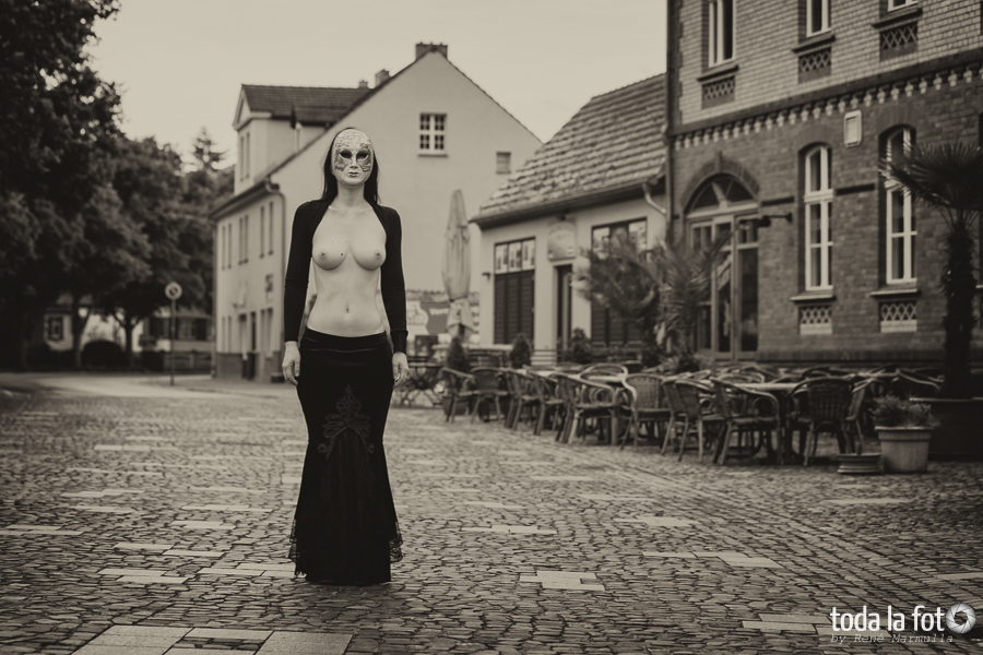 Aktspaziergang mit Heidi in Lübbenau – Altstadt, großer Hafen und Schloss