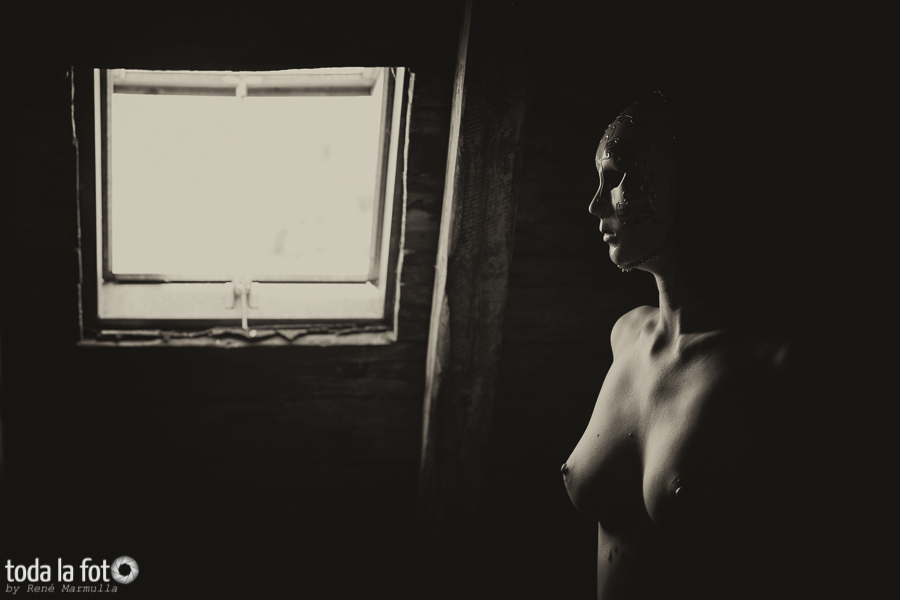 Fotoshooting mit Heidi auf dem Dachboden