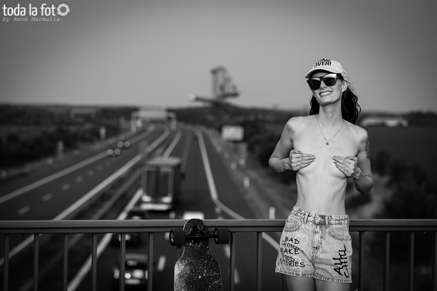 Fotoshooting mit AnikaGlow auf und unter einer Brücke