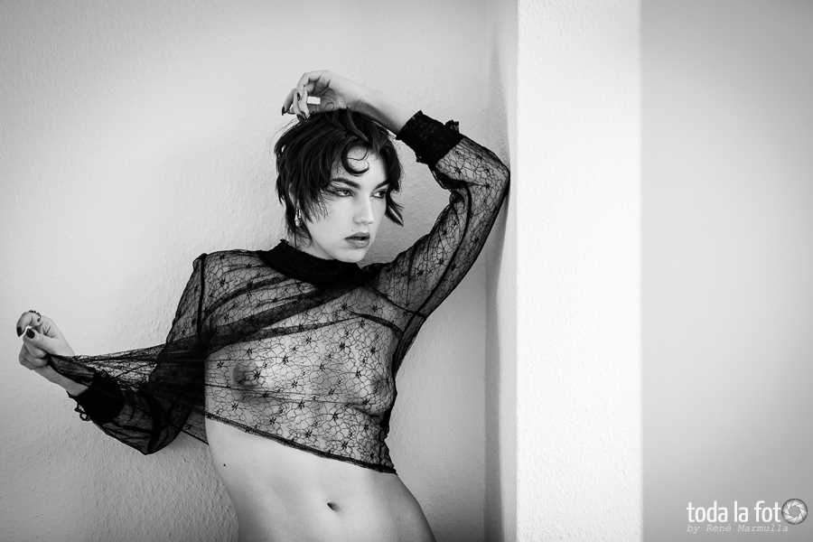 Fotoshooting mit Alex am Fenster