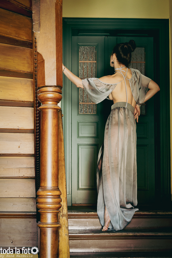 Fotoshooting mit Danaya Petal im Treppenhaus